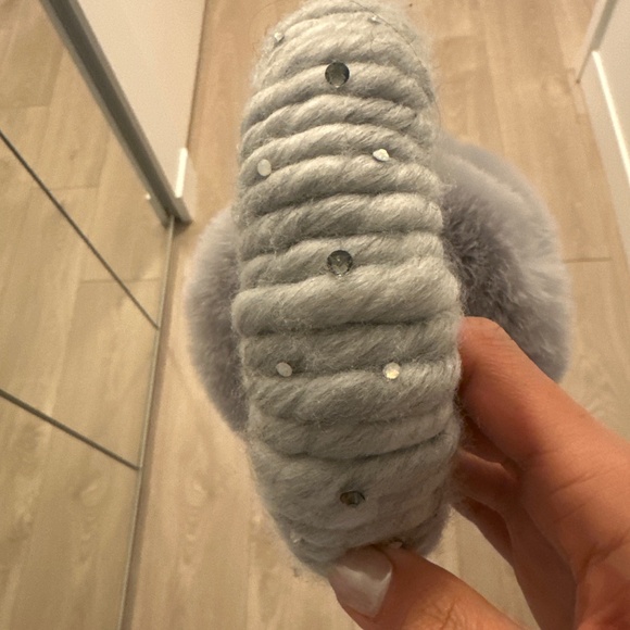 Earmuffs - Picture 3 of 4